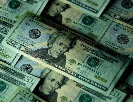 Berkshire Hathaway's massive cash reserve grows
