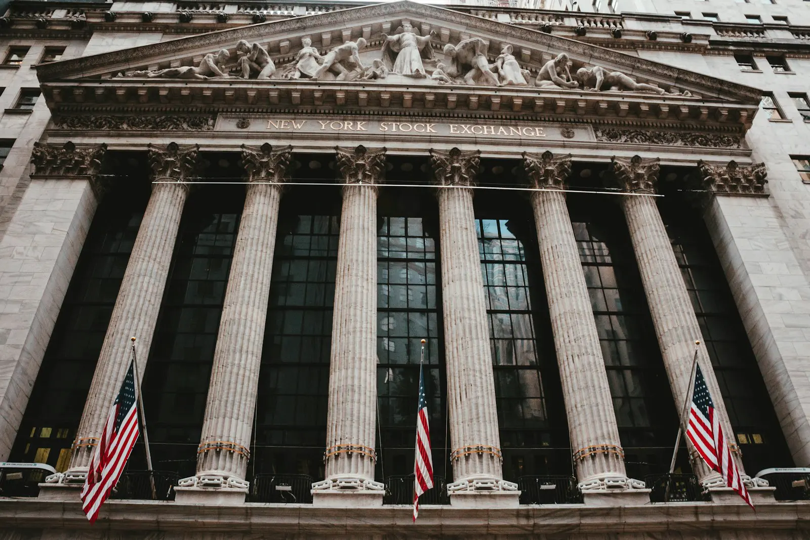 Buffett warns against speculative stock market