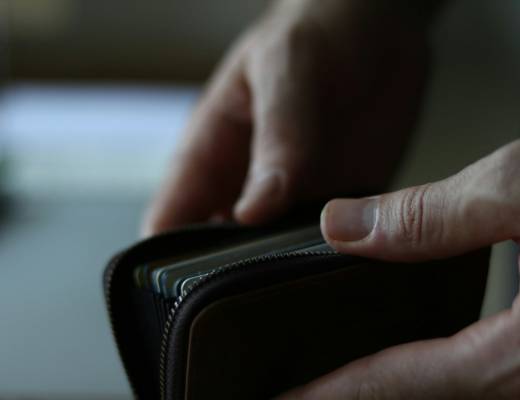 Consumer Spending Supports Fed's Rate Hold Strategy