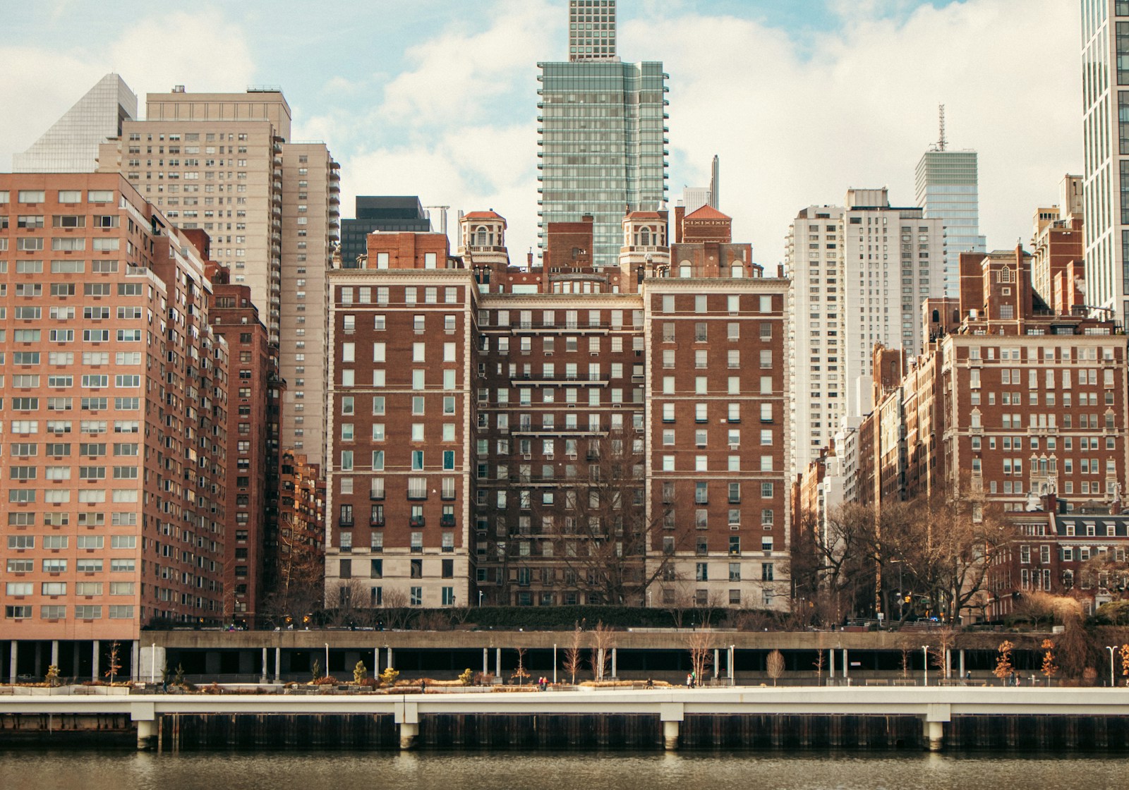 High-End New York Real Estate Market Slows Amid Policy Uncertainty