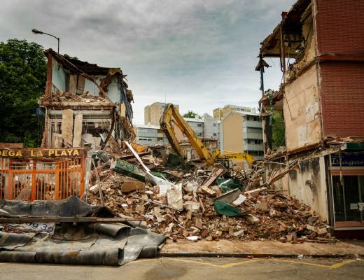 Powerful Earthquake Prompts Evacuations in Hawaii and Japan