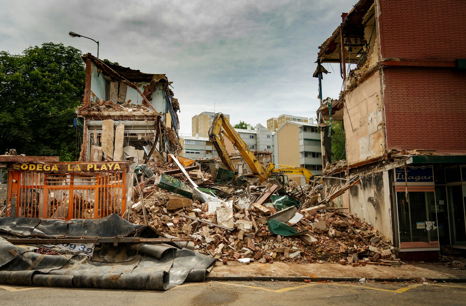 Powerful Earthquake Prompts Evacuations in Hawaii and Japan