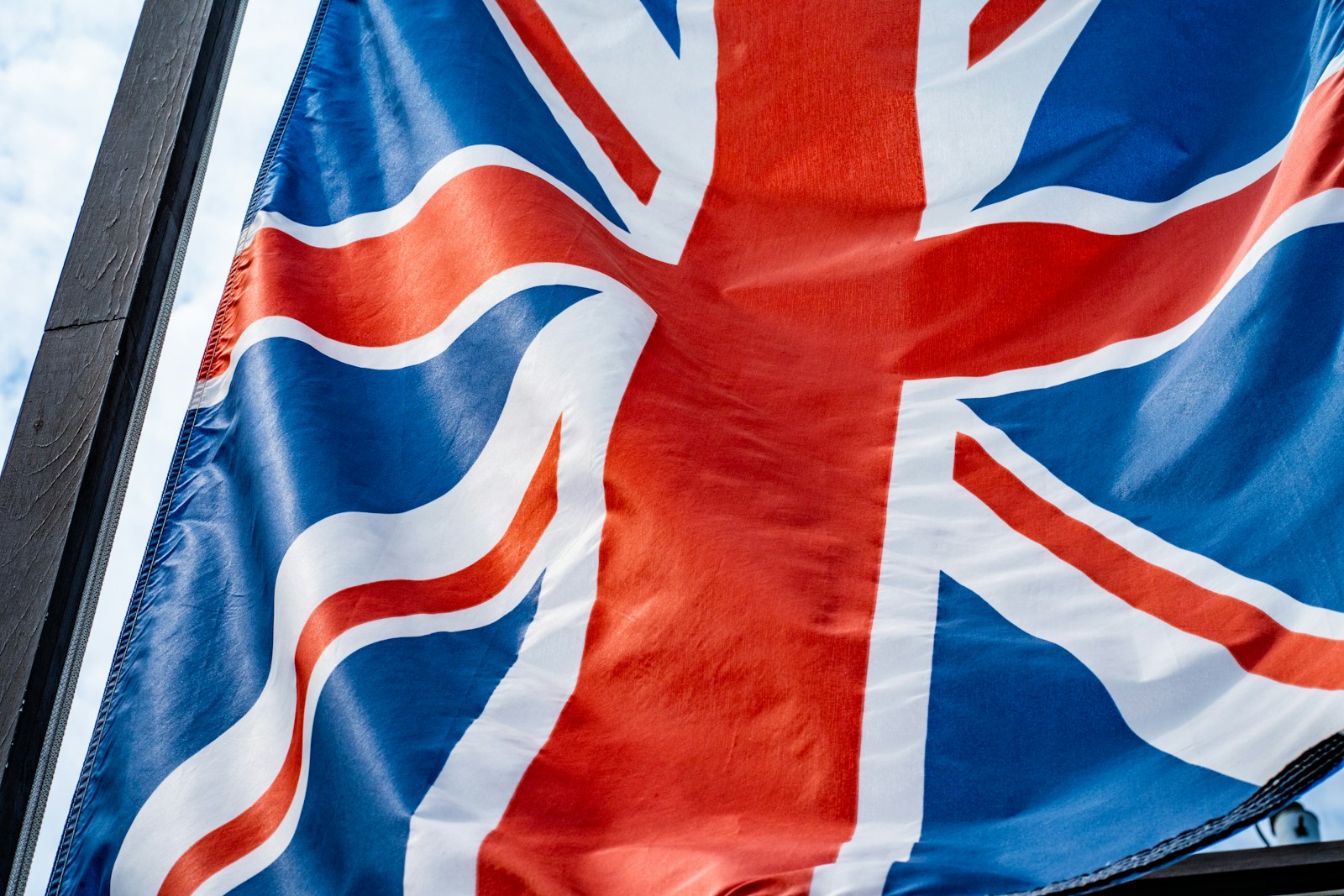 UK Invests $191 Million in Eutelsat to Compete With Starlink