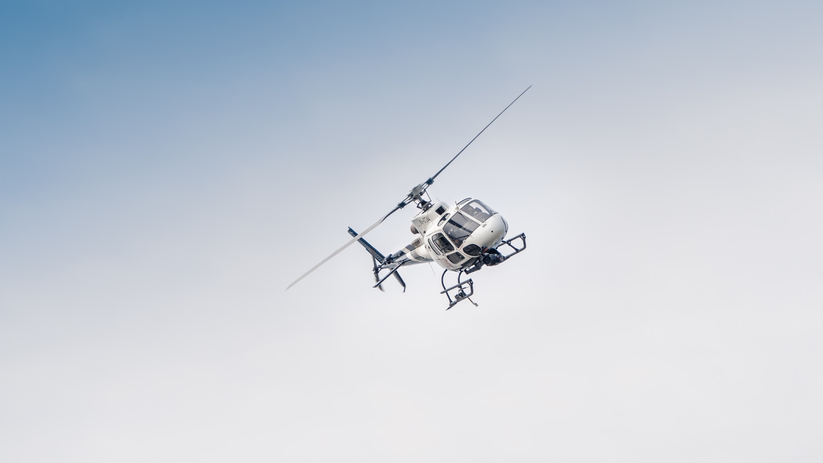 Army Helicopter-Passenger Jet Crash Investigation Sparks Disagreement
