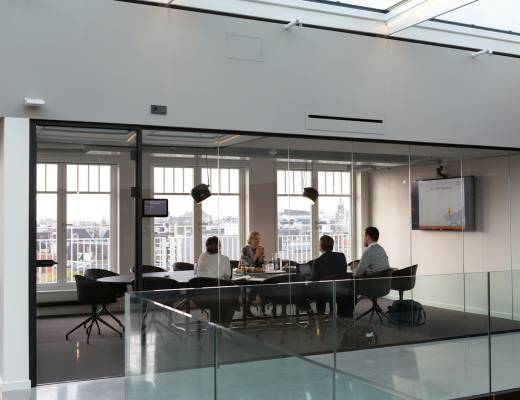 Executives Need Clear Layoff Communication Strategies in AI Era