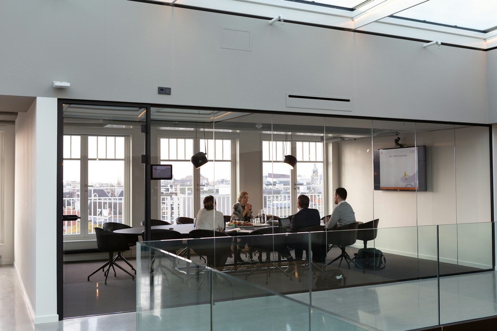 Executives Need Clear Layoff Communication Strategies in AI Era