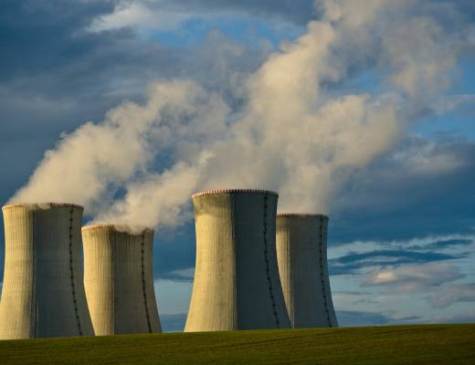 Rolls-Royce CEO Eyes Nuclear Deals for AI Power Needs