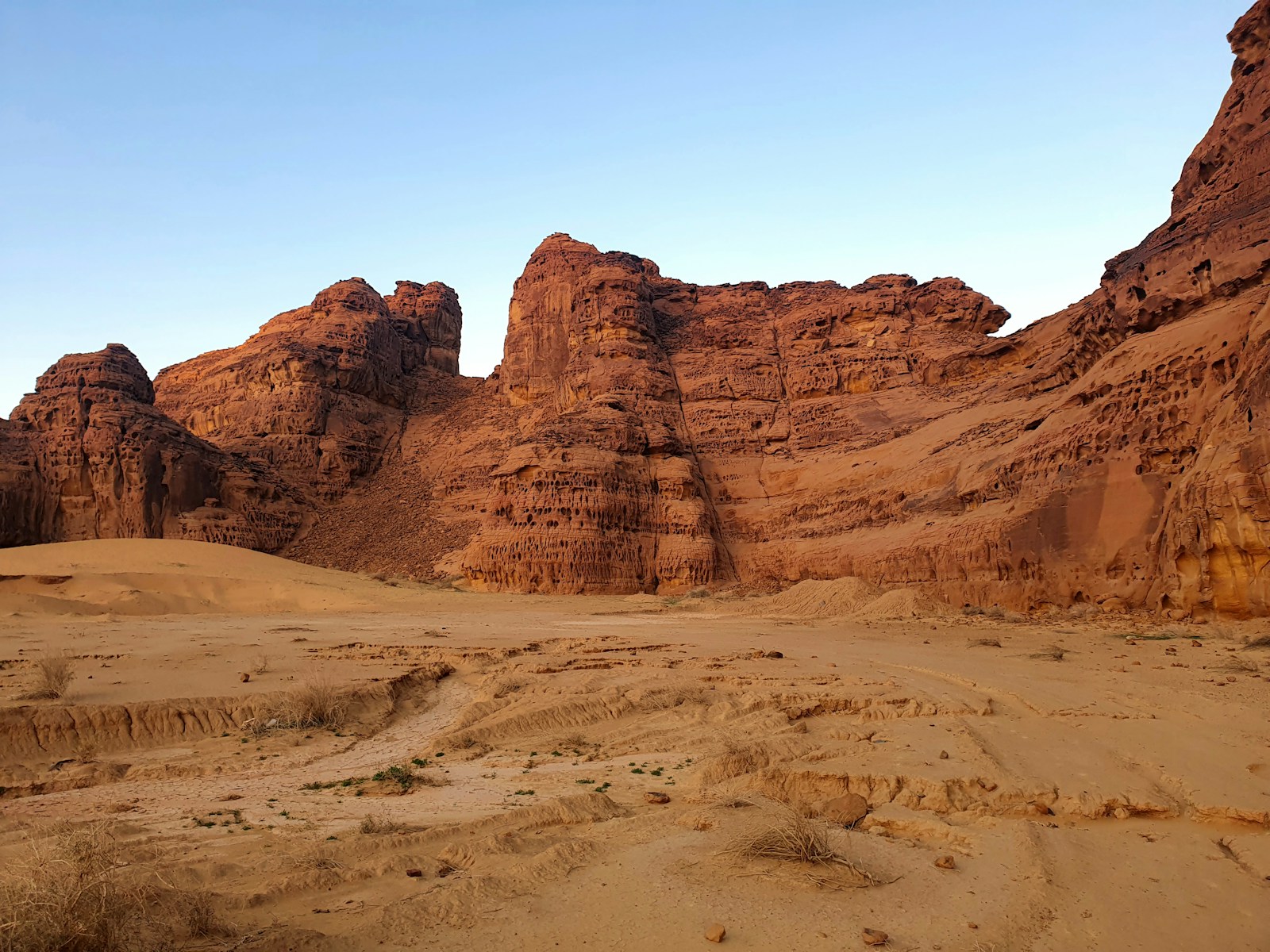 Saudi Arabia Operates Over 230 Drilling Rigs, Reports Baker Hughes