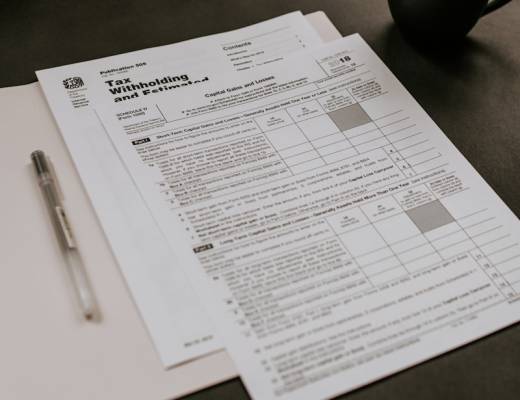 Tax Experts Identify ₹4 Lakh Deduction Threshold for Old Tax Regime