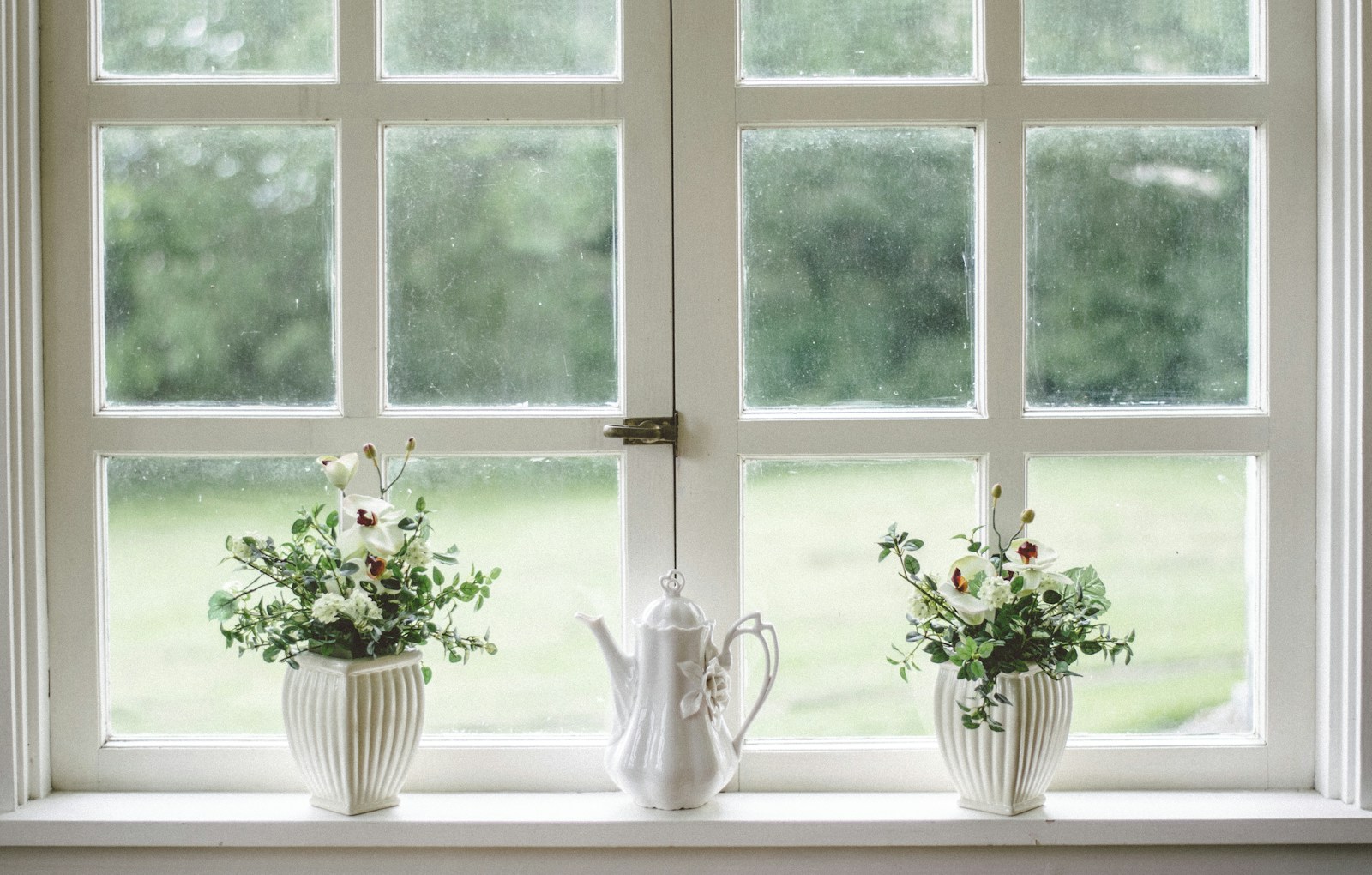Window Coverage: Home Warranties vs. Alternative Insurance Options