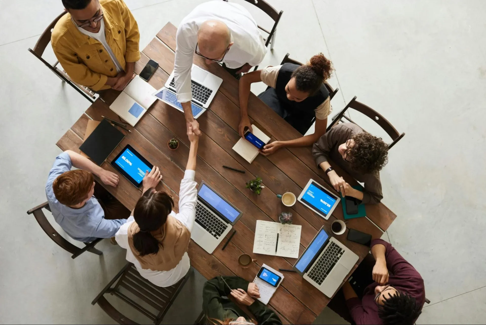 How to Align Company Culture with Mission and Values: 18 Examples and Tips