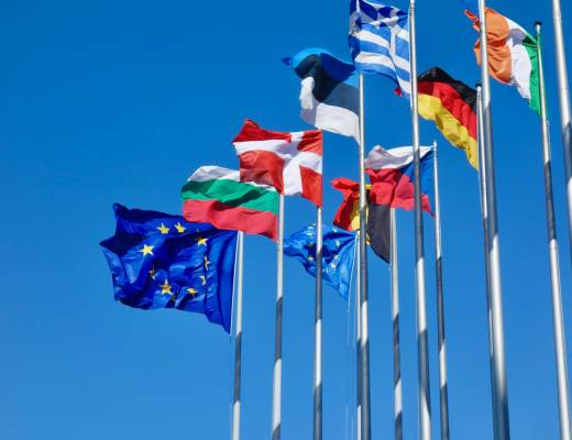 Trump Urges EU to Impose Heavy Tariffs on China, India Over Russian Oil