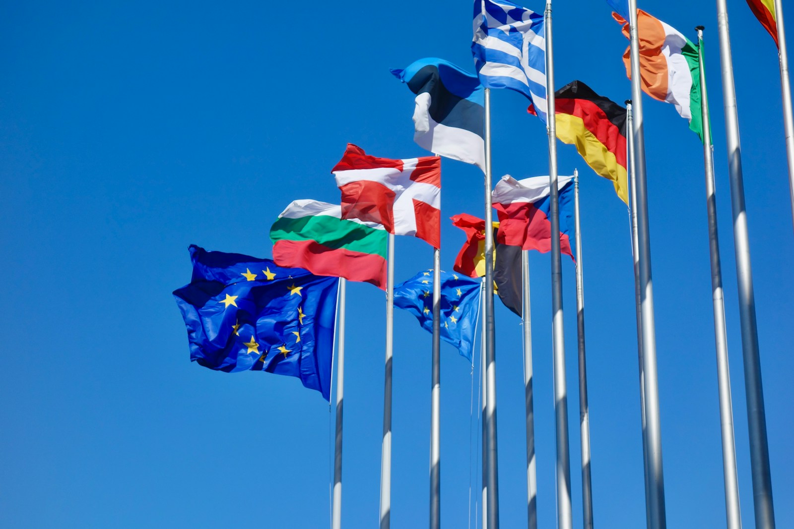 Trump Urges EU to Impose Heavy Tariffs on China, India Over Russian Oil