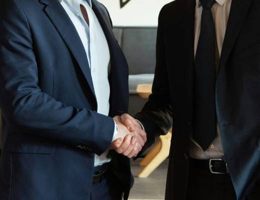 Who is the CEO of the Security Platform Drata?