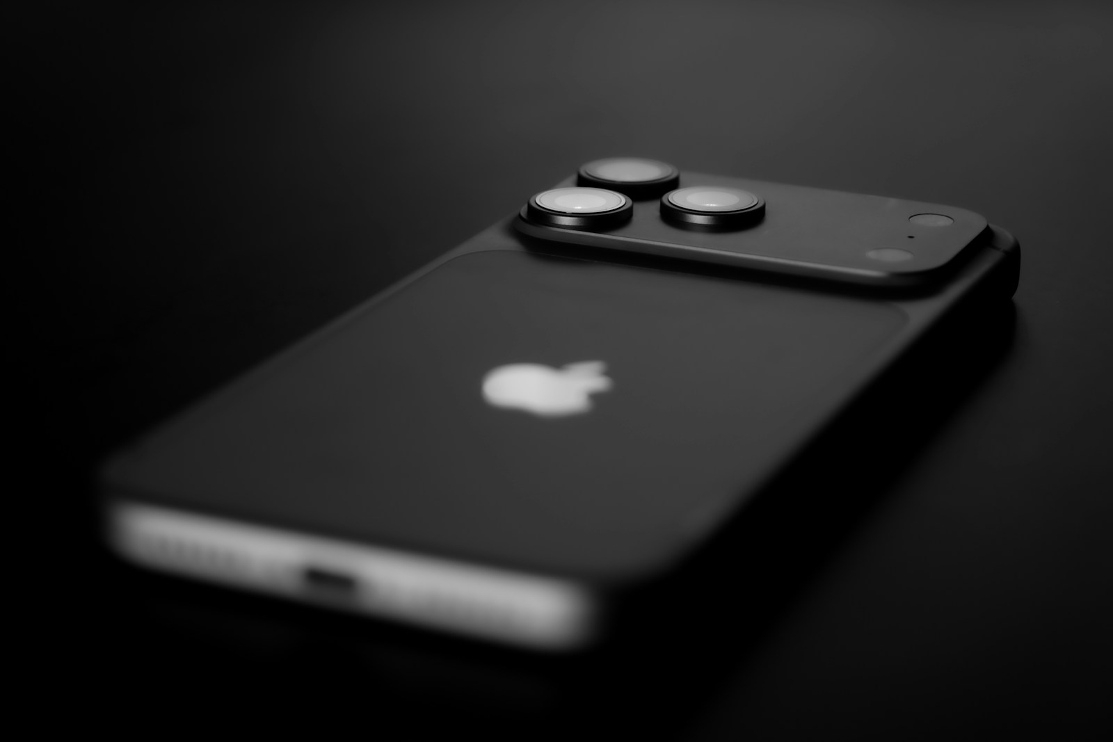 iPhone 17 Outpaces Predecessor in Sales
